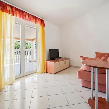 Beguiling In Near Renato Boat Excursions Apartment