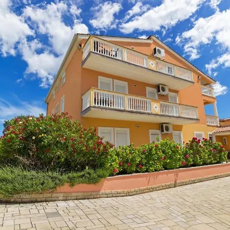 Beguiling In Near Renato Boat Excursions Apartment *